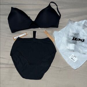 SKIMS Black Set- Bra and Panty